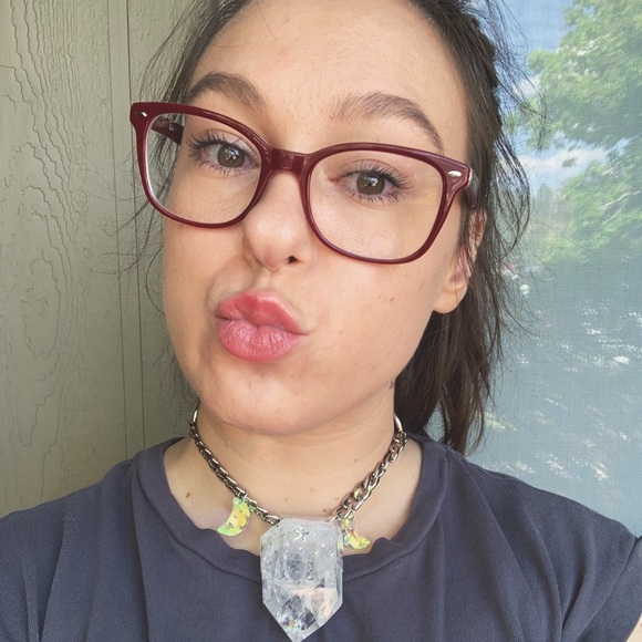 Meet your Posher, Mackenzie - Picture 1 of 1